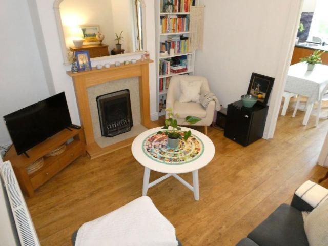 2 bedroom terraced house to rent