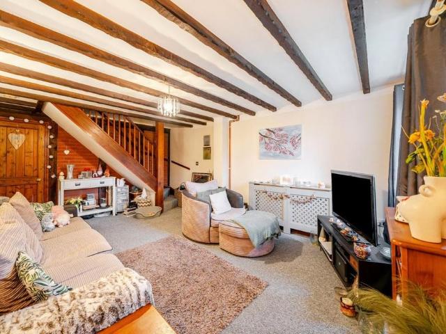 2 bedroom terraced house to rent