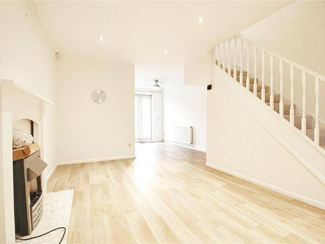 2 bedroom terraced house to rent