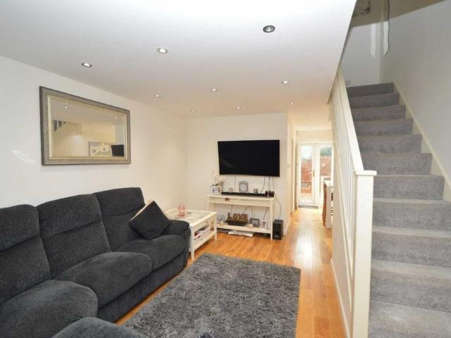 2 bedroom terraced house to rent