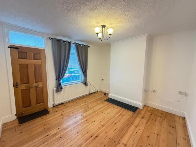 2 bedroom terraced house to rent