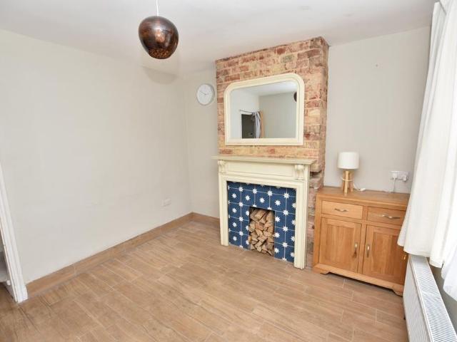 2 bedroom terraced house to rent