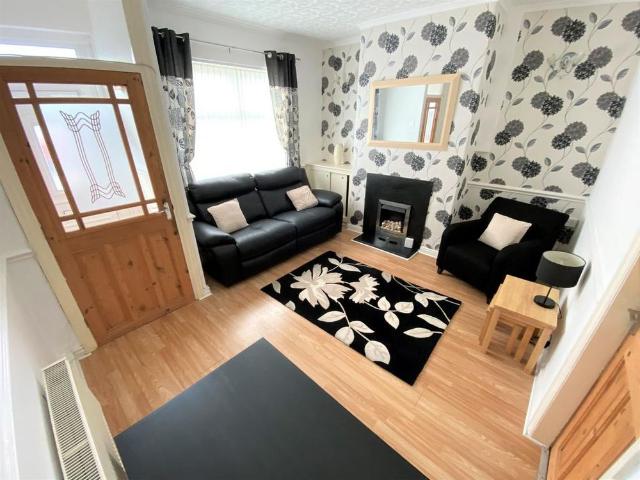 2 bedroom terraced house to rent