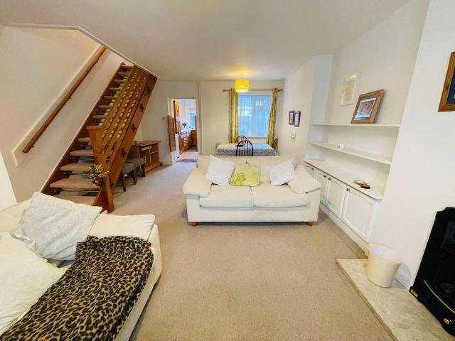 2 bedroom terraced house to rent