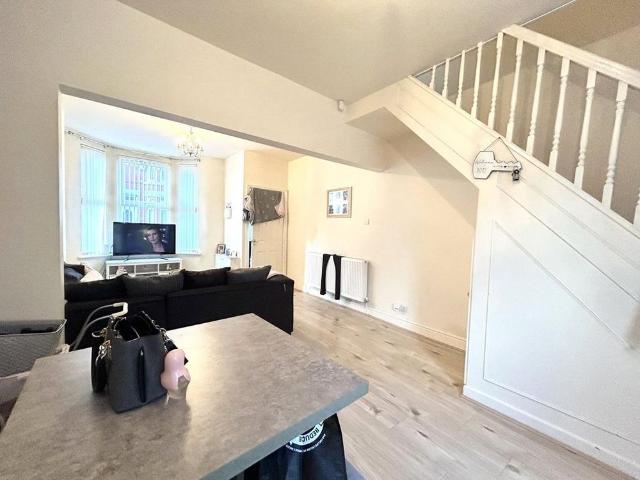 2 bedroom terraced house to rent