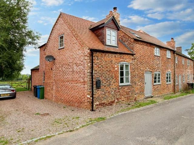 2 bedroom terraced house to rent