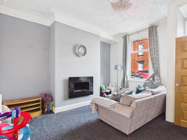 2 bedroom terraced house to rent