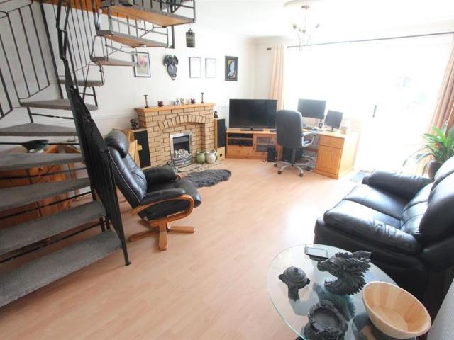2 bedroom terraced house to rent