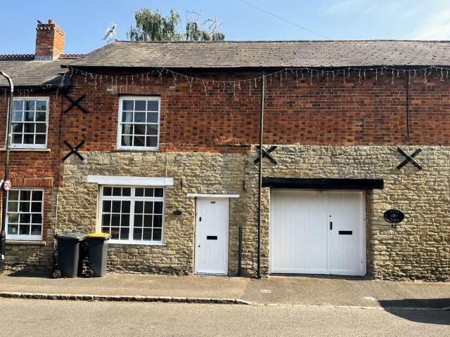 2 bedroom terraced house to rent
