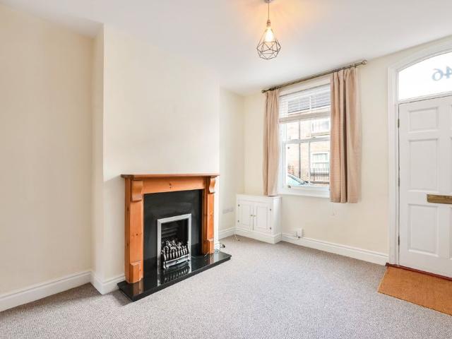 2 bedroom terraced house to rent