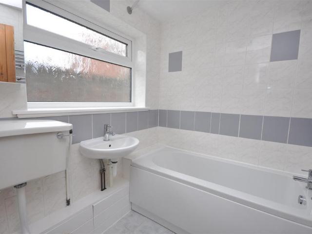 2 bedroom terraced house to rent