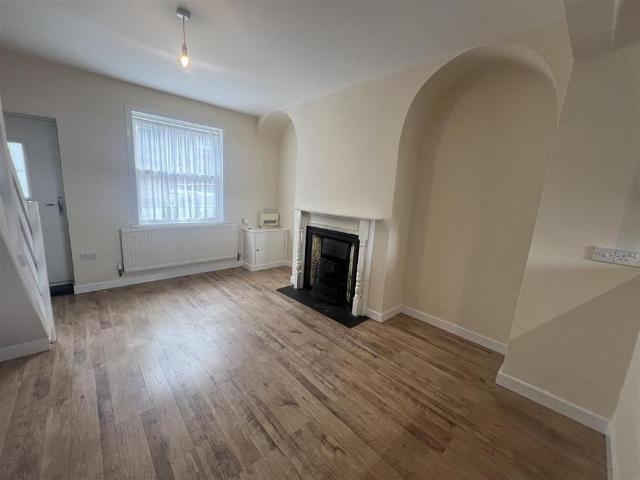 2 bedroom terraced house to rent