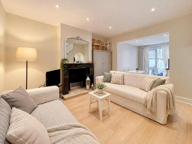 2 bedroom terraced house to rent