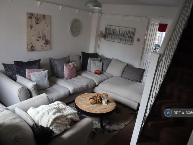 2 bedroom terraced house to rent