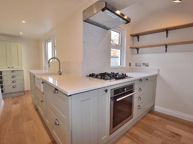 2 bedroom terraced house to rent