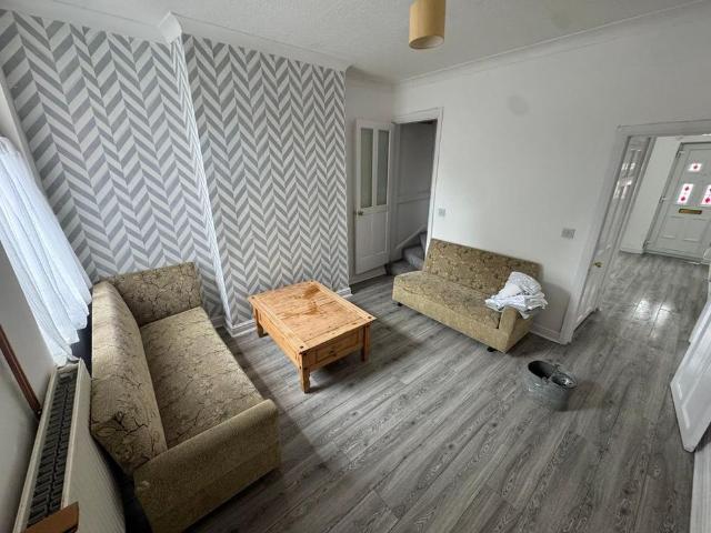 2 bedroom terraced house to rent