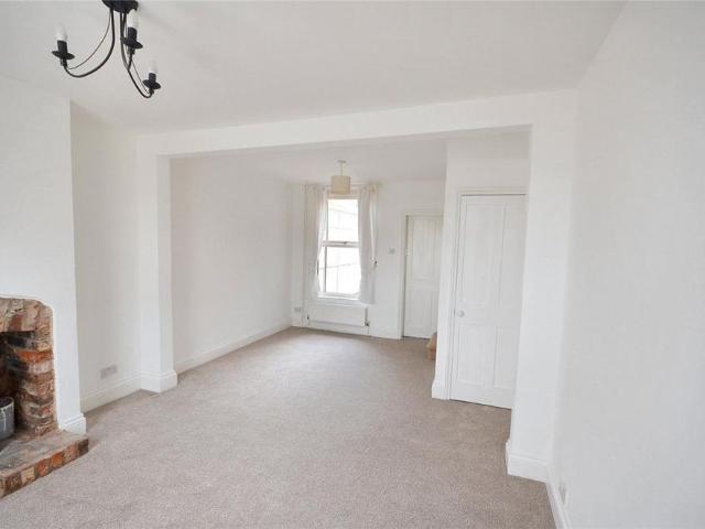 2 bedroom terraced house to rent