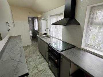 2 Bedroom Terraced House to Rent – £1,100 PCM