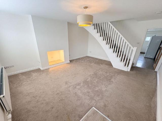 2 bedroom terraced house to rent