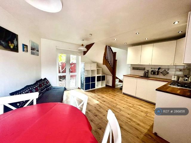 2 bedroom terraced house to rent