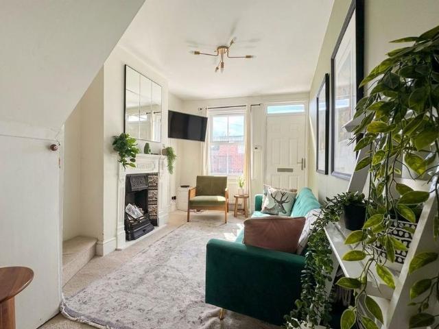 2 bedroom terraced house to rent