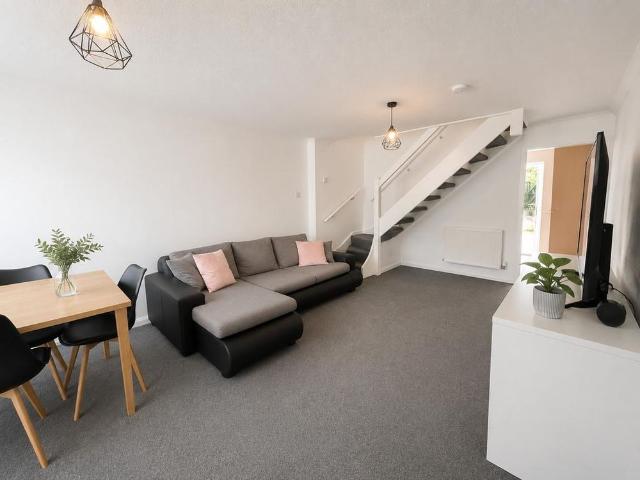 2 bedroom terraced house to rent