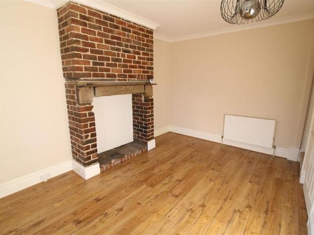 2 bedroom terraced house to rent