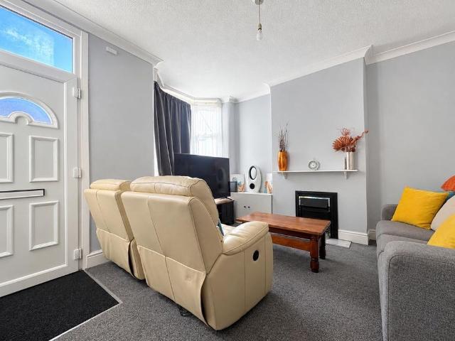 2 bedroom terraced house to rent