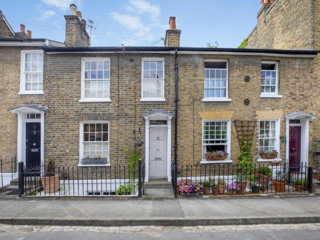 2 bedroom terraced house to rent