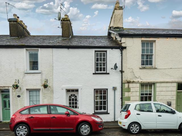 2 bedroom terraced house to rent