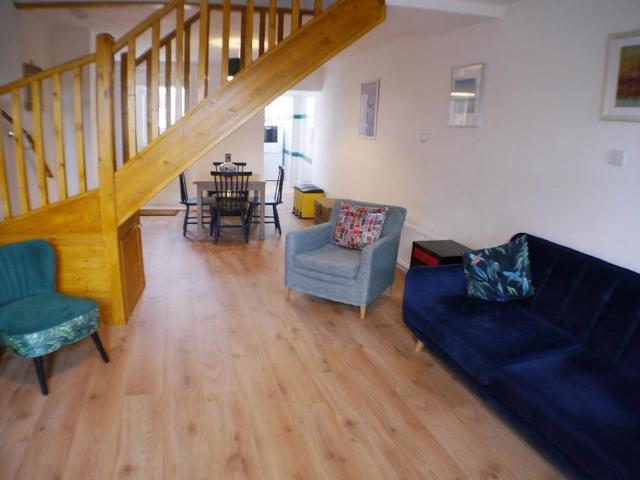 2 bedroom terraced house to rent