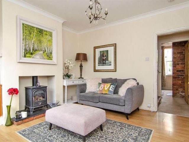 2 bedroom terraced house to rent