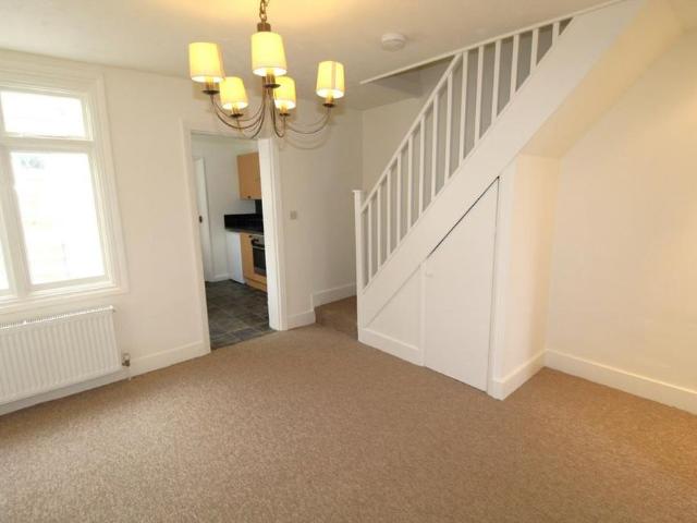 2 bedroom terraced house to rent