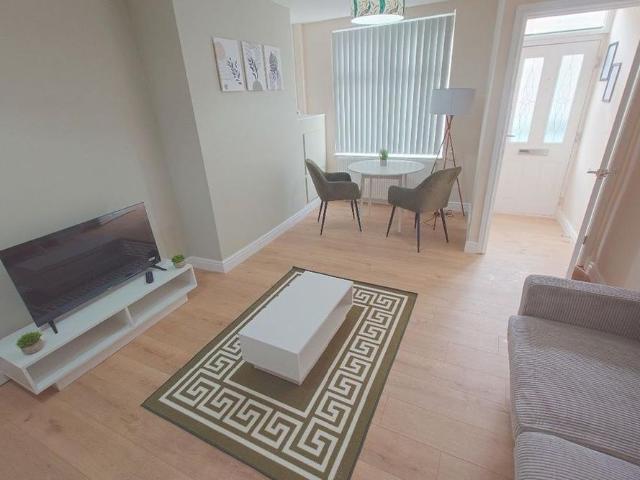 2 bedroom terraced house to rent