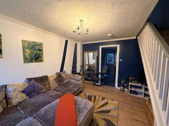 2 bedroom terraced house to rent
