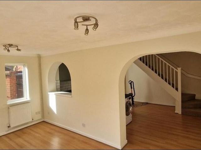 2 bedroom terraced house to rent