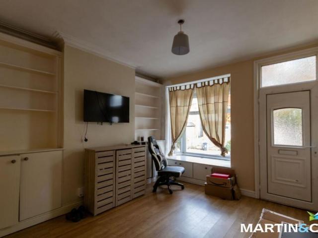 2 bedroom terraced house to rent