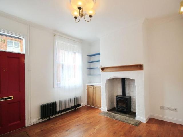 2 bedroom terraced house to rent