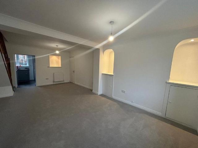 2 bedroom terraced house to rent