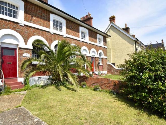 2 bedroom terraced house to rent