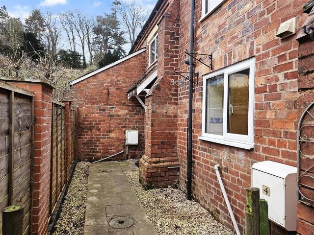 2 bedroom terraced house to rent