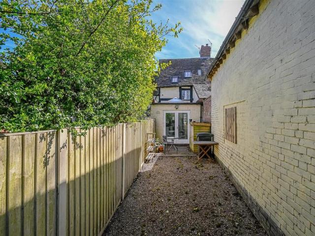 2 bedroom terraced house to rent