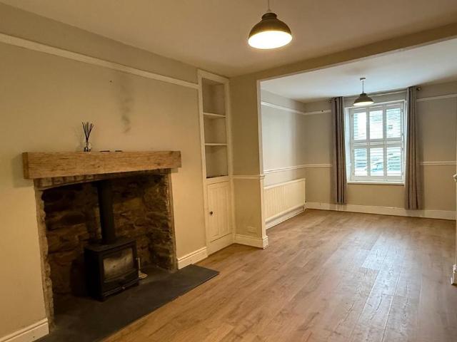 2 bedroom terraced house to rent