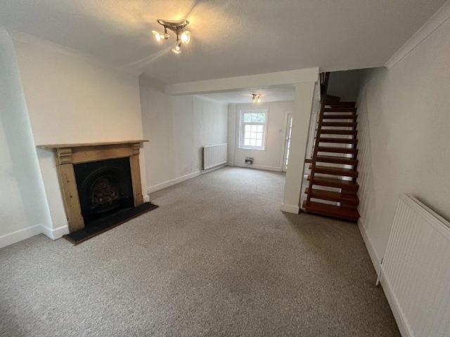 2 bedroom terraced house to rent