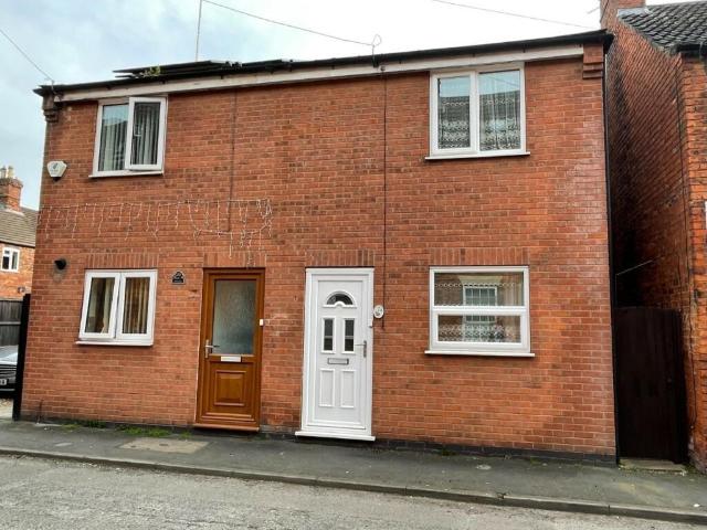 2 bedroom terraced house to rent
