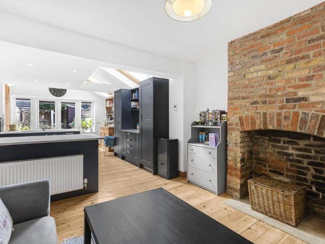 2 bedroom terraced house to rent