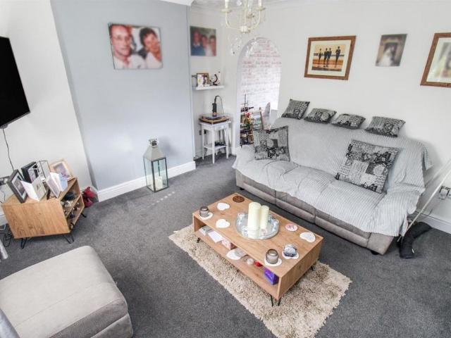 2 bedroom terraced house to rent