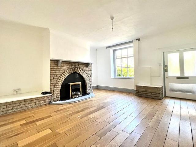 2 bedroom terraced house to rent