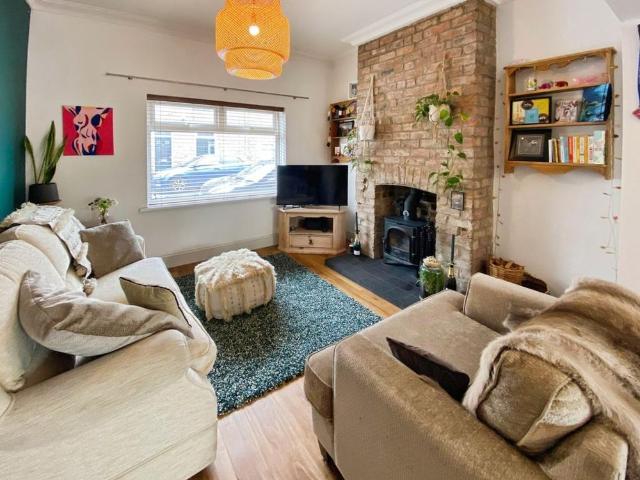 2 bedroom terraced house to rent