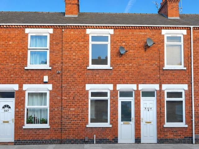 2 bedroom terraced house to rent